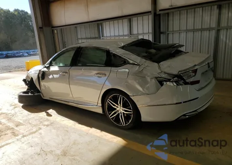 2021 Honda Accord Touring Hybrid z USA, uszkodzony, nr VIN 1HGCV3F94MA015558